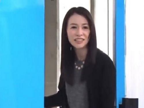 【MM号人妻】スレンダー熟女(45)にデカちん悩み相談！黒人だった…マ〇コ破壊レベルのデカイちんぽを突っ込まれ激イキ絶頂