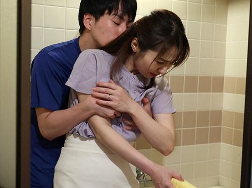 【母子相姦】『ダメ、ダメ、ヤメテー…』拒む母親を強引にハメまくる息子！元気なちんぽの味を知って変わってしまうスケベ熟女！