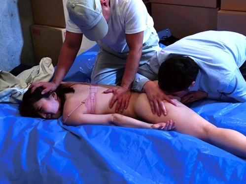 【人妻レイプ】カワイイ奥さんが言いなりに犯される！旦那の知人にお尻の穴をほじくられる屈辱、ちんぽまで突っ込まれてしまう