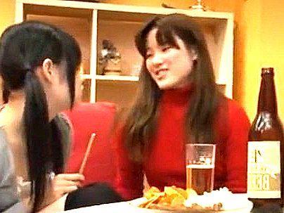 ＜百合エッチ！＞「そこダメなの…」酒が入ったお姉さん！友達の妹とまさかのレズビアン行為発展シチャウゾ(無料エロ動画)