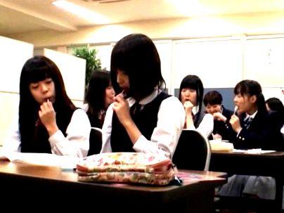 ＜睡眠○入りの飴使うぞ、ヒヒヒ・・！＞「名門進学塾！」可愛い美少女達！ケケケ・・・みんなやっちゃうぞ(アダルト動画)