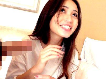 ＜素人女子大生、登場！＞「結構いいね～ｗ！」ルックスまあまあの美女！パンティ素股で興奮してしまい・・・！(アダルト動画)