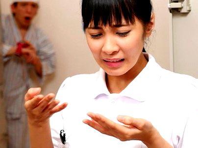 ＜ヒヒヒ・・！＞「おりゃｗ！」時間が止まる腕時計を後ろの男がつかったぞ～！ボインちゃんが餌食になっちゃうゾ！！