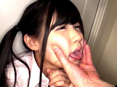 ＜帰宅の瞬間＞「ヤメテクダサイ…！」可愛らしいイマドキノ女子！ストーキングされて犯されレイプされっぞ！(アダルト動画)
