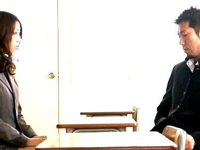 ＜担任女教師！＞「やめなさい…！」マン毛ボーボー肛門周りまである先生に生徒が暴走！犯されレイプされっぞ！(無料エロ動画)