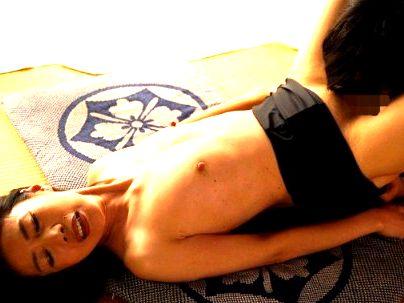 ＜異常性交！＞「還暦母、興奮！」性欲高まり我慢限界のオバサン！近親相姦発展しちゃう(無料エロ動画)
