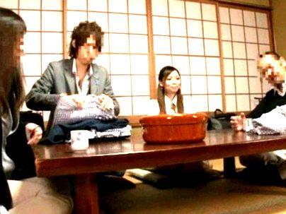 ＜初めてのお泊り旅行！＞「楽しいですね…♡」彼のご両親と旅行！まさかの義父にネトラレｓｅｘになっとる(アダルト動画)