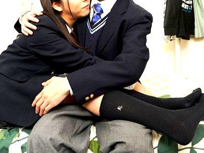＜息子の初めて出来た彼女！＞「媚薬を飲せ・ヒヒヒ・・・！」父親がヤバすぎる！息子の彼女をやっちゃうぞ(アダルト動画)