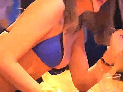 ＜ヤリマンギャル＞「ｈしたいの…♡！」スタイル最高ボインのイケイケＧＡＬ！男を誘ってエロ行為シチャウゾ(無料エロ動画)
