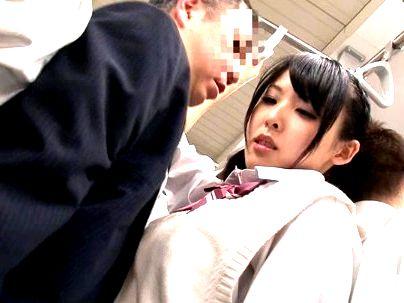 ＜満員電車＞「イキ・・・臭い！」超タイプの女子が目の前！ハァハァ～興奮してやっちゃうぞ(無料エロ動画)