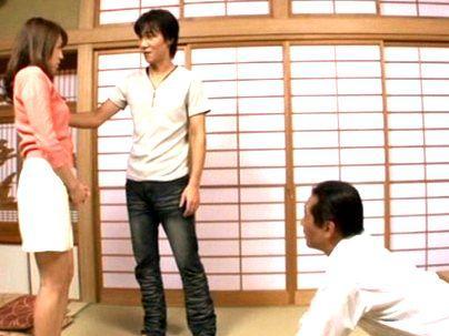 ＜近親相姦！＞「ダメよ～ダメなの…」色気半端ない人妻オバサンマッマ！息子と禁断交尾興奮シチャウゾ(アダルト動画)