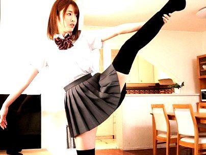 ＜！ニーハイ制服美少女！＞「おじさんが大好きなの…」たまんね～ぞｗこのルックスで誘惑されたらフル勃起確定だろ！！