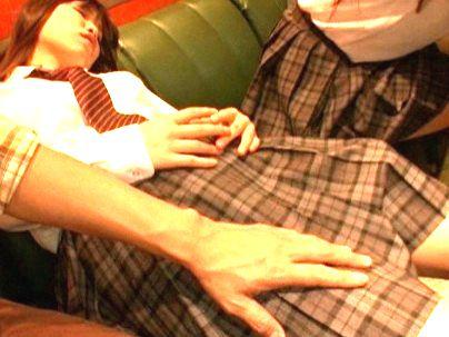 ＜眠剤痴●！＞「ヒヒヒ・・・良く寝たの～」可愛いイマドキ制服女子！眠剤痴●で犯されレイプされっゾ(アダルト動画)