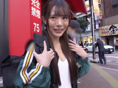 Uber E〇tsでいつも元気とお食事を届けてる美少女に声をかけてホテルへ！後ろから激しく突かれるたびにカワイイ声でイキ乱れる！