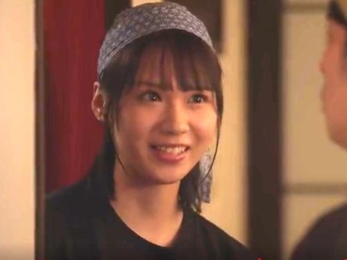 居酒屋で働く美少女アルバイトが年の離れた店長に恋をして相部屋になったホテルで求めちゃうｗ