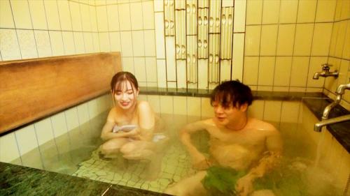 【鈴木真夕×不倫】普通の巨乳人妻がスリルを味わうために見知らぬ男とハラハラドキドキ温泉デート