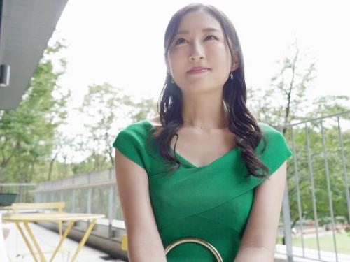 【淫乱】控えめな美人妻が初めて他人の男にまたがり、情熱的に腰を振り絶頂へ！