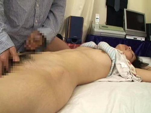 ＜人妻の秘め事＞眠る親戚の叔母にそっと近づき…繊細な肌を舌で優しく撫で、恥じらう美しい熟女に欲望をぶつける夜の冒険＜禁断の悦楽＞