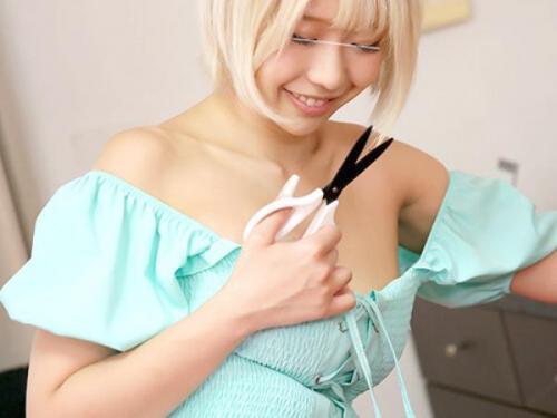 【中出し】「もう我慢できないよ？」挑発的なギャルの誘惑に屈服し、猛烈に突きまくり！