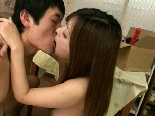 【さとう遥希】隣の部屋の魅惑的な技巧派美女が贈る濃厚な口技、敏感スポットへの刺激、アナルへの大胆な攻め、そして焦らしの手技で絶頂の淵へ！