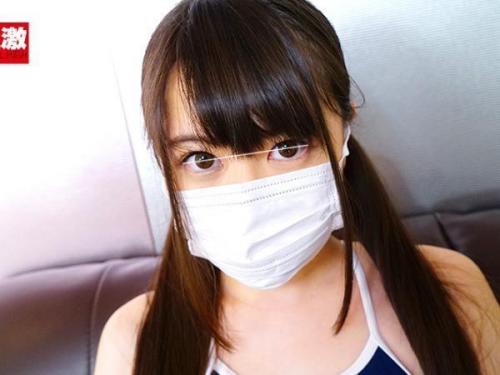 放課後の教室で制服姿の美少女が、禁断のエロな体験に没頭！敏感な乳首を刺激され、欲望に抗いながらも制服を脱がずに挑む官能的な撮影！