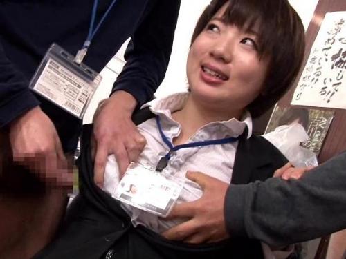【オフィスでの背徳的な誘惑】「やめて！」変態紳士に迫られ、仕事中に抗えない快感に溺れる瞬間