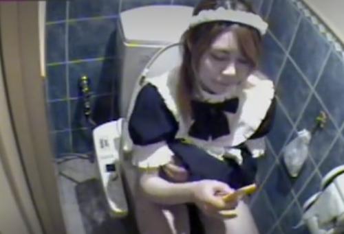 メイドカフェに仕込んだカメラでメイドさんオナニーを盗撮。