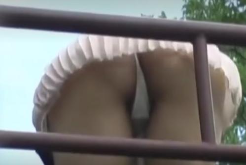 ギャル＆お姉さんのTバック盗撮でア●ル丸見え。