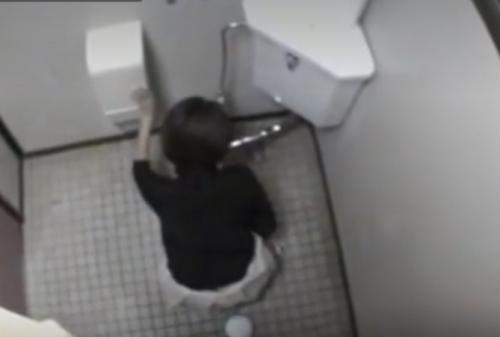 公衆和式トイレ盗撮。