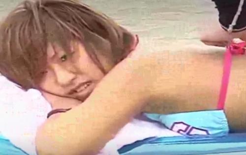 海水浴場で日焼けに励んだ結果ポロリしてしまった所を盗撮。