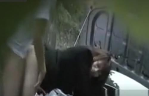 車が故障したついでにSEXするカップル盗撮。