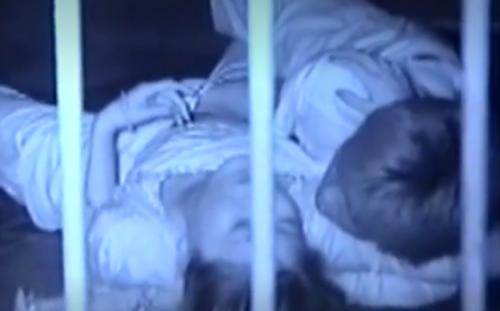 ガマン出来なくて野外でヤっちゃうカップルの赤外線盗撮。