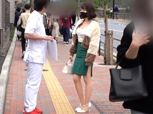 【素人ナンパ】フェラとパイズリでご奉仕しさせられた後は激ピストン『ああー、いっくううぅー』絶叫しながら激イキする敏感女！
