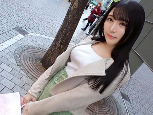 【素人ナンパ】『近い、近いです…』ちんぽ出されて照れまくる美人OL押しの弱さもあり、まんまと舐めさせられ挿入されてしまう
