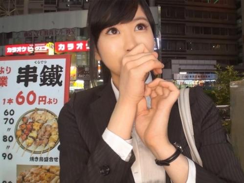 【素人ナンパ】清楚系スーツ美女とお遊びSEX『激しい、激しいー』激ピストンされ下品に潮をまき散らし、恥ずかしい姿をさらす