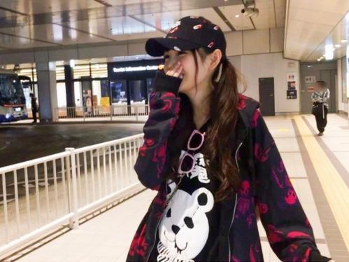 新宿バスターミナルをチョロつくロリ美少女！セックスはもう大人、デカイちんぽを積極的にしゃぶって豪快にハメまくる怒涛の展開