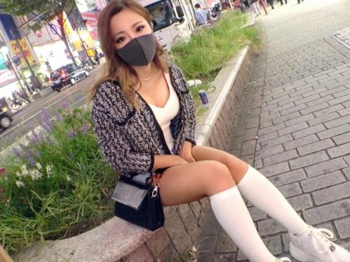 【素人ナンパ】渋谷をチョロつくゴテゴテネイルの黒ギャル！そそる褐色スレンダーボディがデカイちんぽにイキまくりお遊びSEX