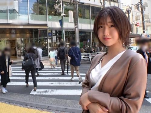 【素人ナンパ】癒し系さわやか美少女『何で出してんですか…』フル勃起ちんぽ出されて照れまくるが挿入されればうっとり顔さらす