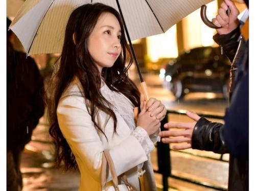 【人妻ナンパ】上品セレブ奥様が恥ずかしのシックスナインから挿入！余りのハードピストンに悶絶絶頂、激イキマ〇コに濃厚中出し