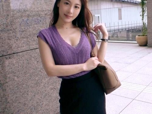 セクシー保育士さんがヤル気満々で登場！デカチンを楽しそうに舐めて挿入、高速ピストンに甲高い声で喘ぎっぱなしの敏感体質！
