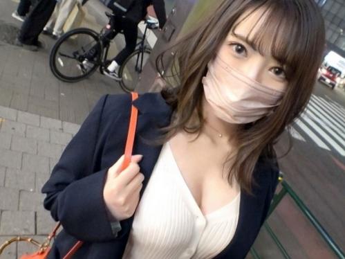 【素人ナンパ】落ち着いた雰囲気の清楚美人だったがエロかった！ノリノリで積極的にちんぽしゃぶりパイパンマ〇コにハメまくる！