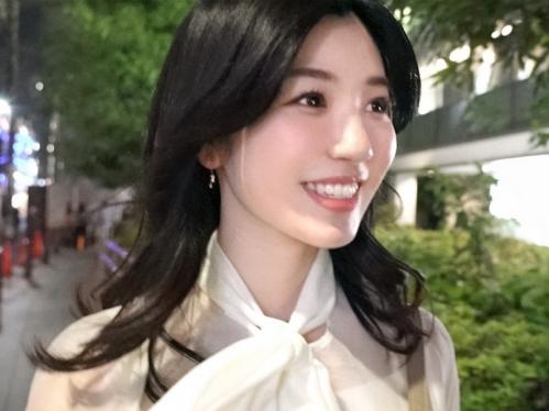 キラキラ眩しいお姉さんとハメ撮りSEX！久しぶりのチ〇コに燃え上がる美女がマ〇コ擦りつけグラインド騎乗位、性欲を発散する