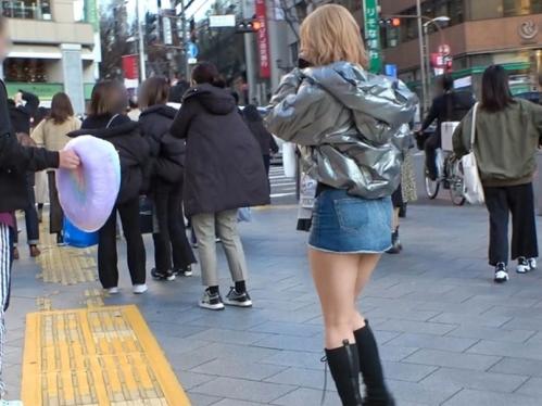 【素人ナンパ】生脚ホットパンツの金髪ギャルGET！巨乳むちむちボディが初対面ちんぽに好き放題ハメられまくる尻軽っぷり！