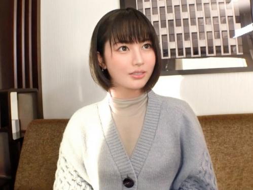 【素人ナンパ】キリッとした顔立ちの女子大生(20)が手マンでぐっちょぐちょ、挿入されればカワイイ顔が半べそ顔でイキまくる