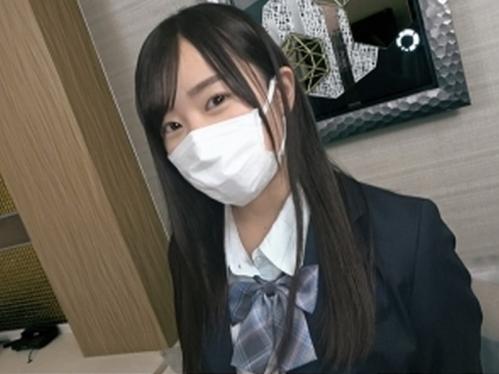 地味目で清楚系だが誰とでもヤレちゃう10代女子！おじさんに巨乳スレンダーボディを弄ばれ長いちんぽを突っ込まれてしまう！