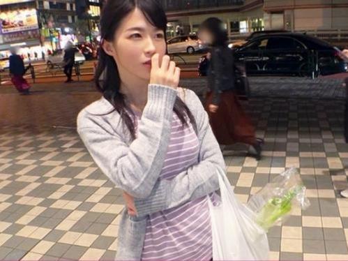 【人妻ナンパ】浮気したことのない素朴な三十路奥様！子持ちとは思えない美巨乳にスレンダーなカラダが他人棒に汚がされていく！