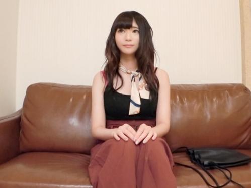 性格の良さがにじみ出ているアニメ声少女とハメ撮りSEX！手マンで喘ぎまくる敏感マ〇コを容赦なくハメまくるデカチンおやじ！