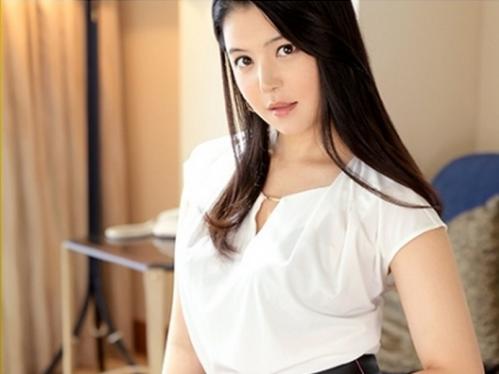 三十路とは思えぬカワイイ美女が浮気ちんぽに大暴れ！激ピストンに顔を歪めて耐えまくるが絶頂、何度もイカされ果てていくイイ女