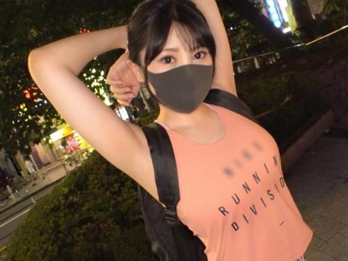 【素人ナンパ】ジョギング中の巨乳娘GET！ウエアを剥ぎとり汗だくボディをそのまま頂き、蒸れたマ〇コを突きまくって濃厚顔射