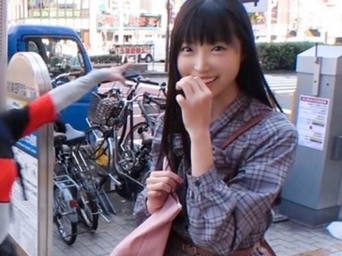 【素人ナンパ】眩しいほどカワイイ清純派女子大生GET！エロ行為の数々に戸惑いながらも…デカイちんぽを突っ込まれてしまう！